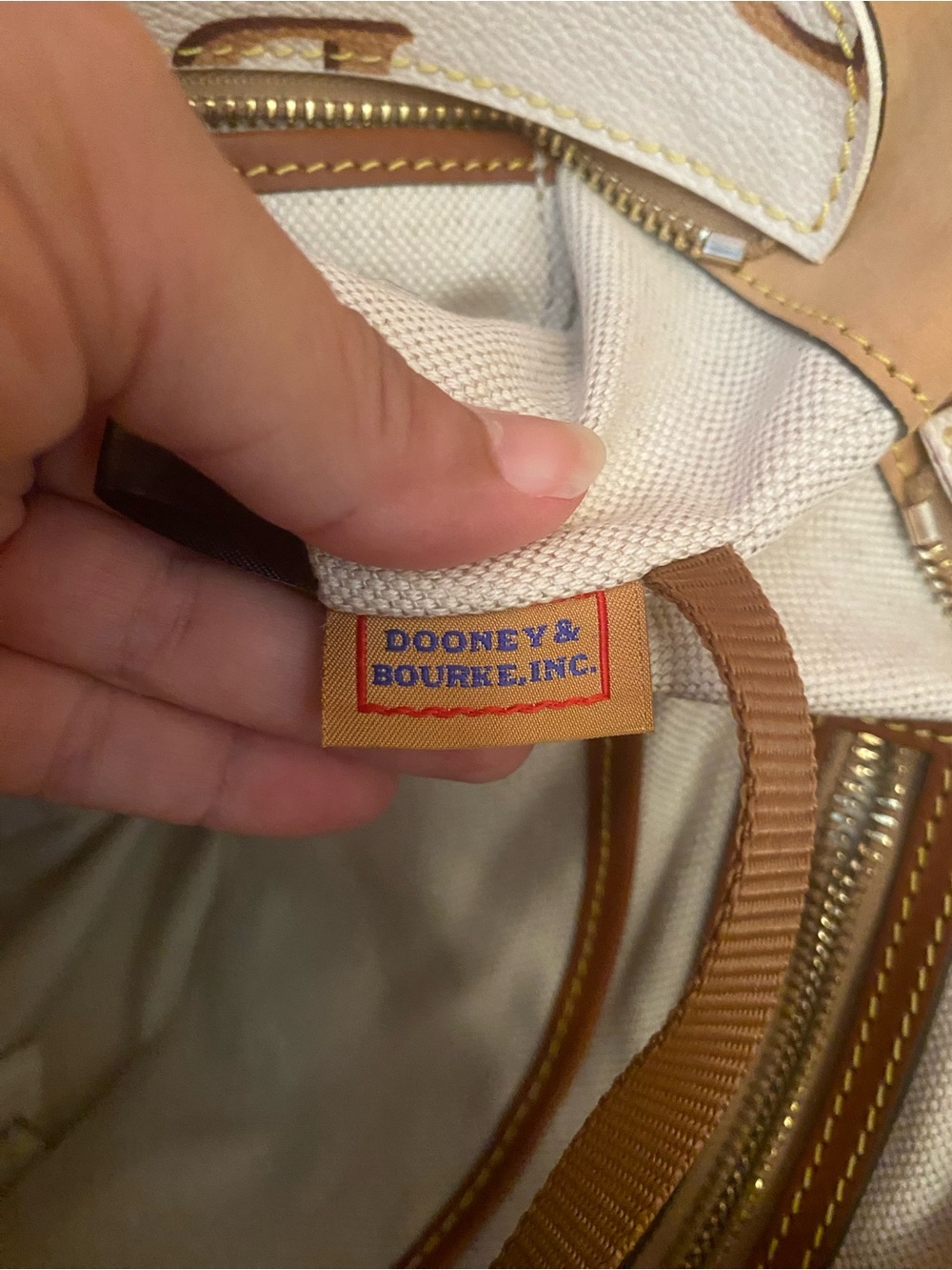 Dooney & Bourke - LIKE NEW - Monogram Tote in beige/ivory with tan leather trim - Picture 6 of 16